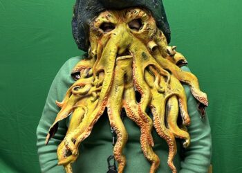 JFHMS Masks Up For Literacy