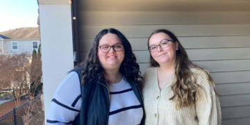 JMU Valley Scholars Jenna and Tessa.